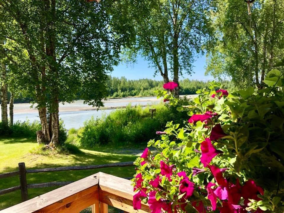 Susitna River Lodging, Riverside Cabins Талкитна Екстериор снимка